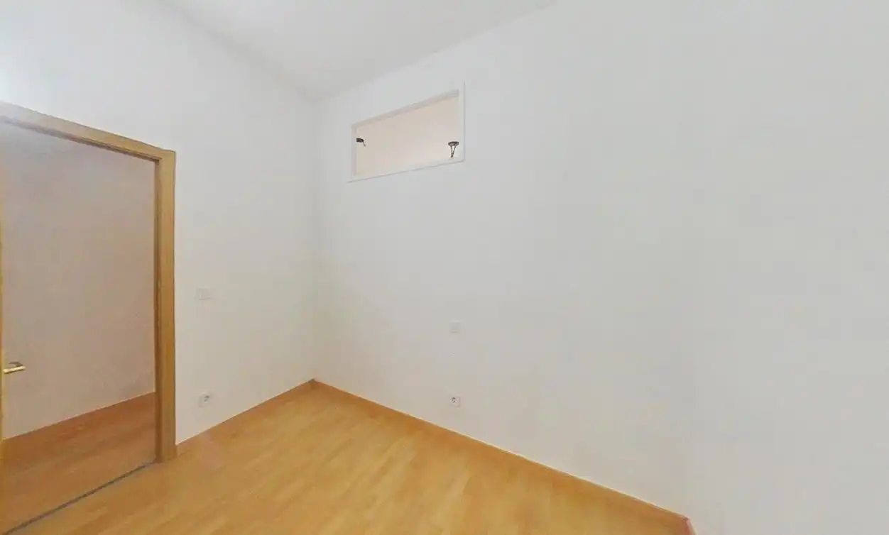 Habitación de Piso en venta en Madrid con Calefacción