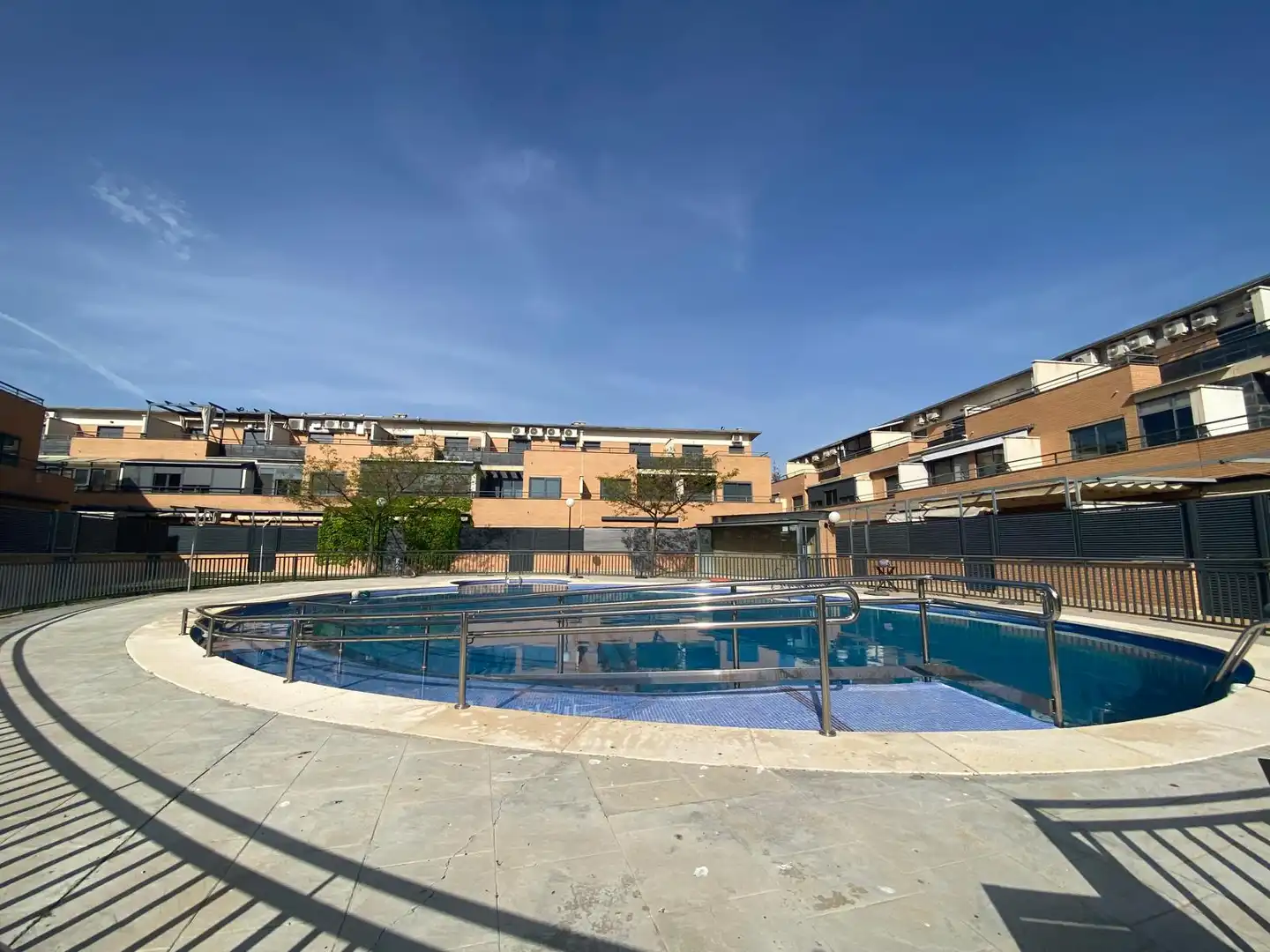 Piscina de Casa adosada en venda en  Albacete Capital amb Aire condicionat, Calefacció i Jardí privat