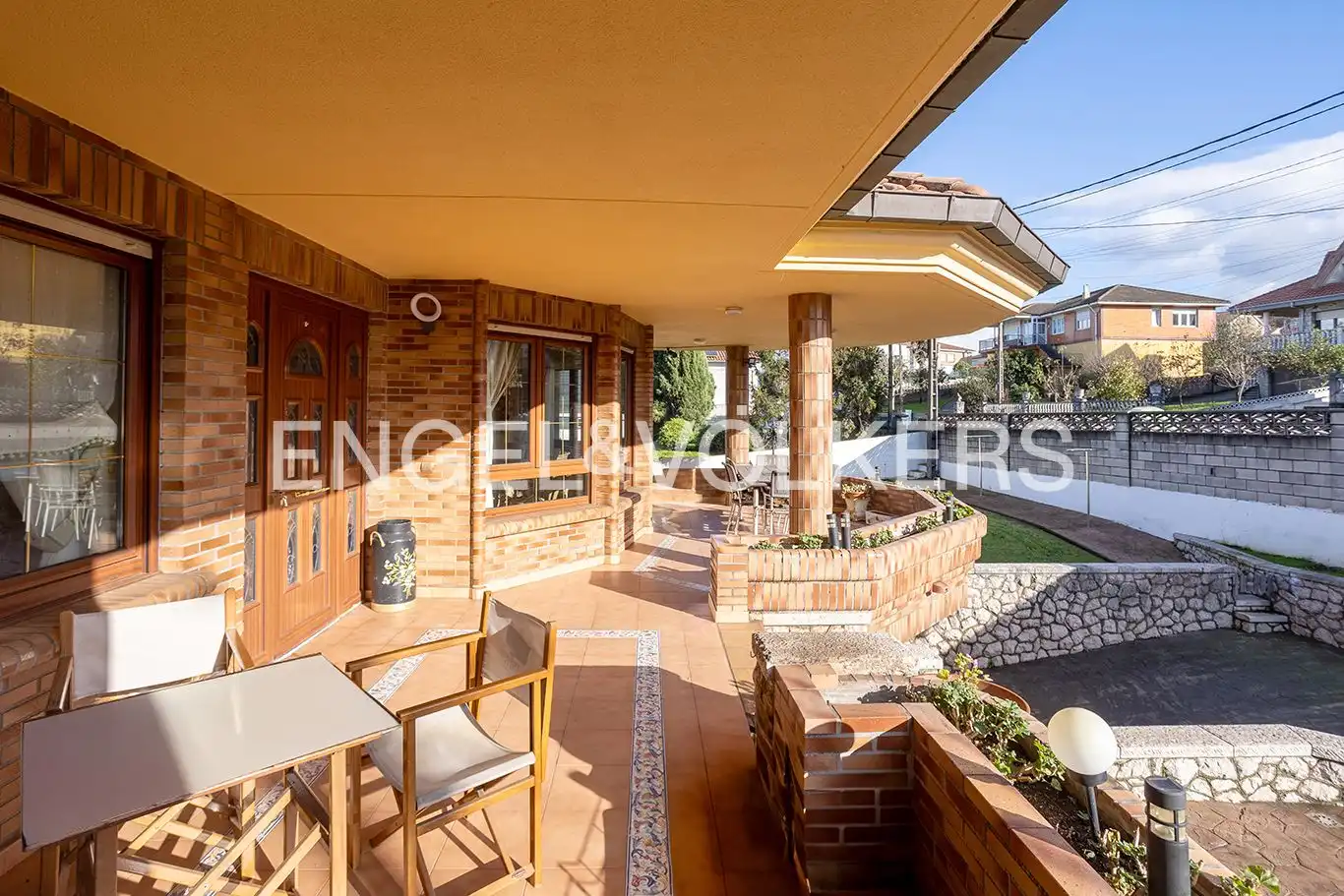 Vista exterior de Casa o xalet en venda en Camargo amb Calefacció, Jardí privat i Parquet