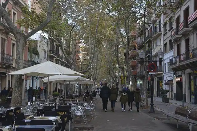 Exterior view of Commercial properties for rent in Barcelona  with Air Conditioner