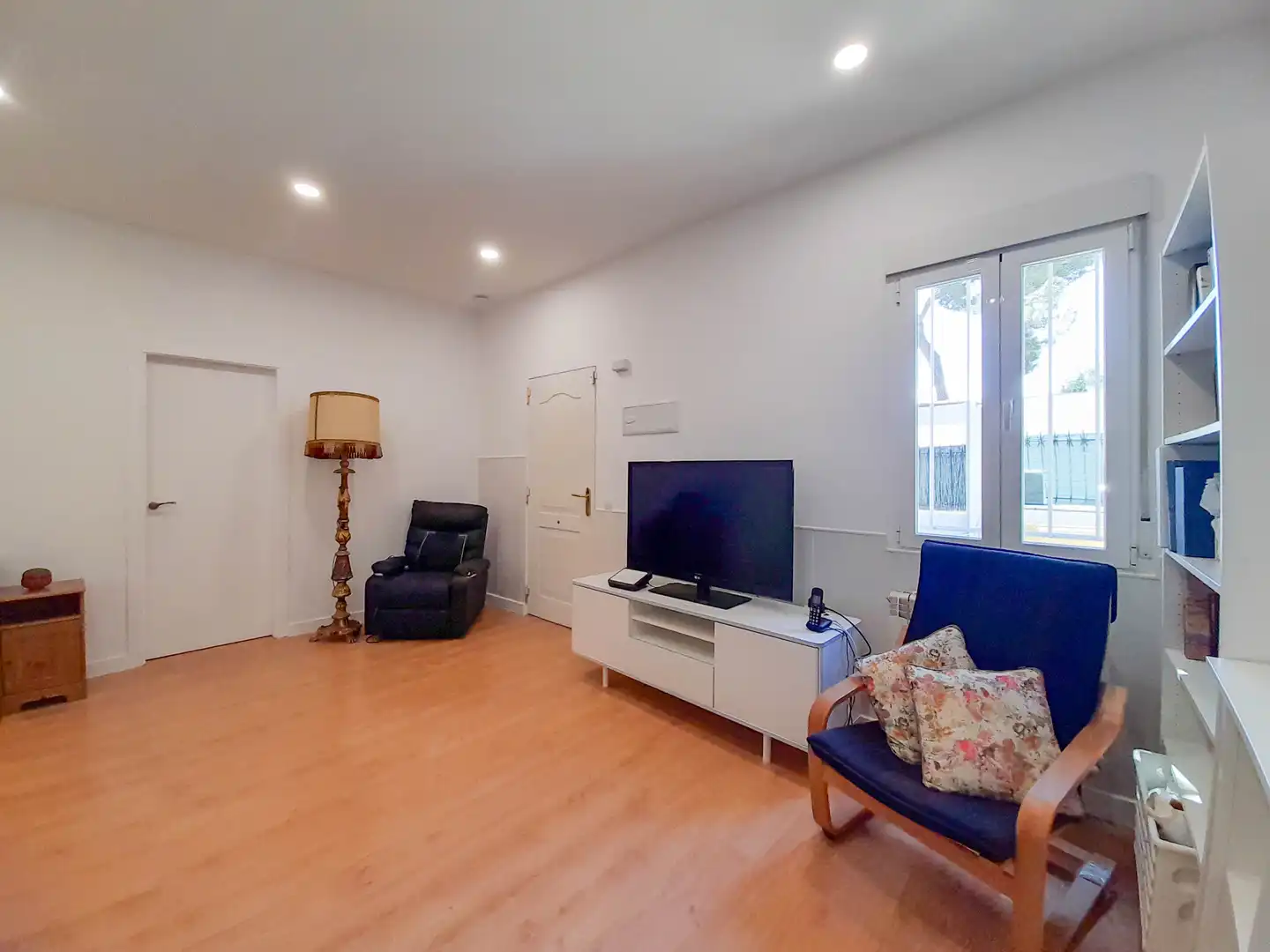 Living room of Detached homes for rent in Madrid  with Heating, Private garden and Parquet flooring