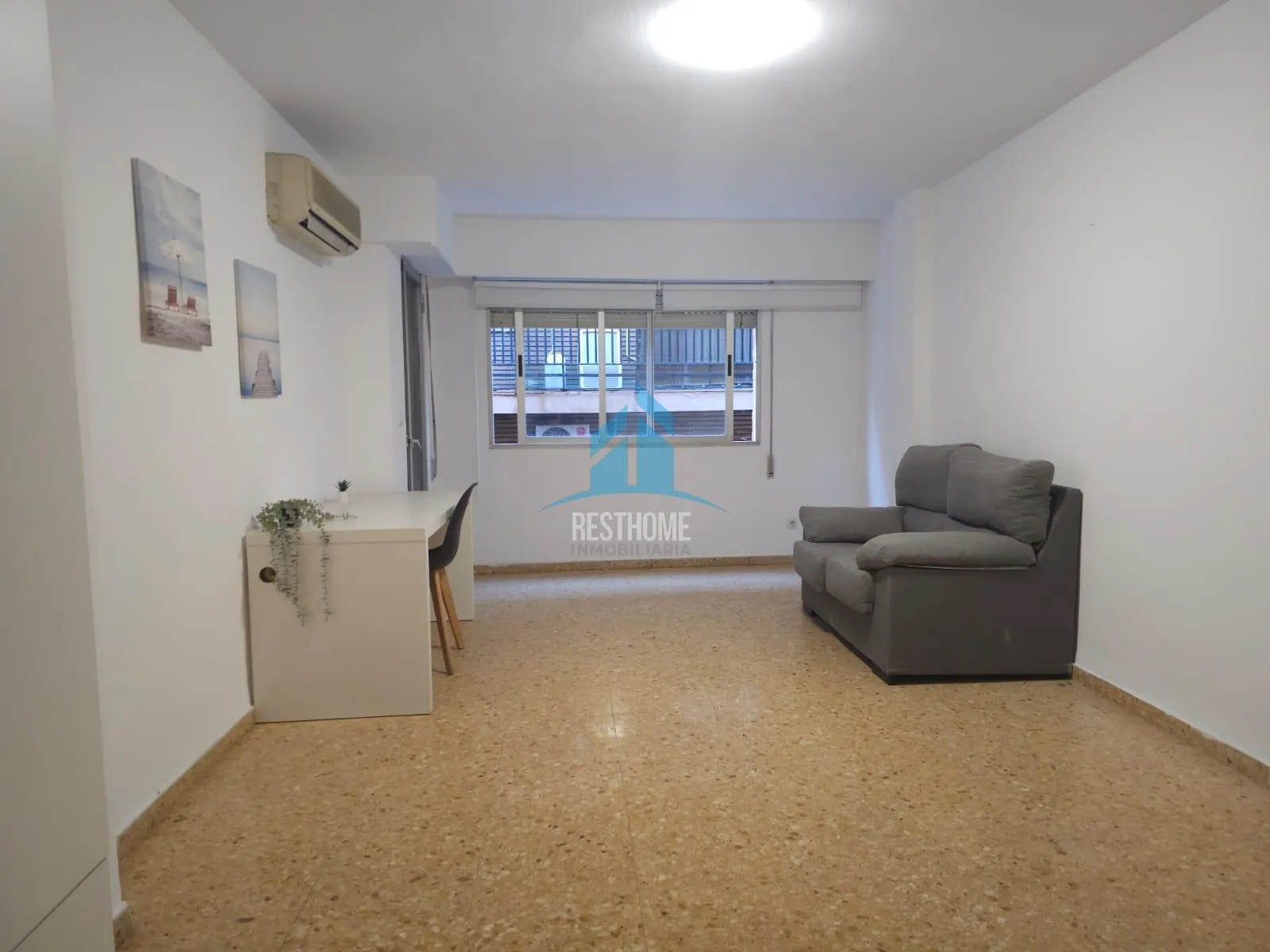 Living room of Flat for sale in  Valencia Capital  with Furnished and Balcony