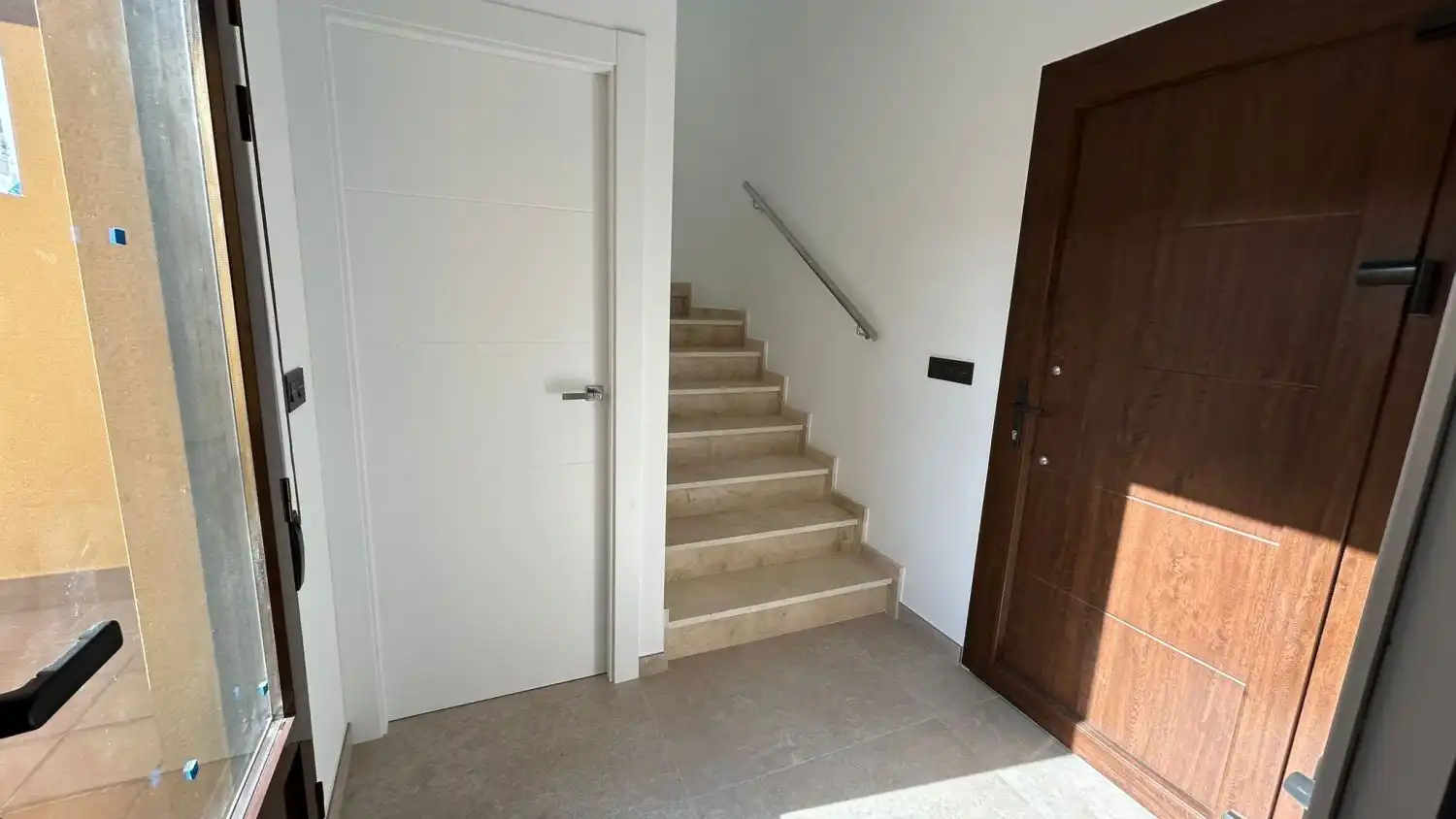 Einfamilien-Reihenhaus zum Verkauf in La Gineta mit Klimaanlage, Heizung und Terrasse