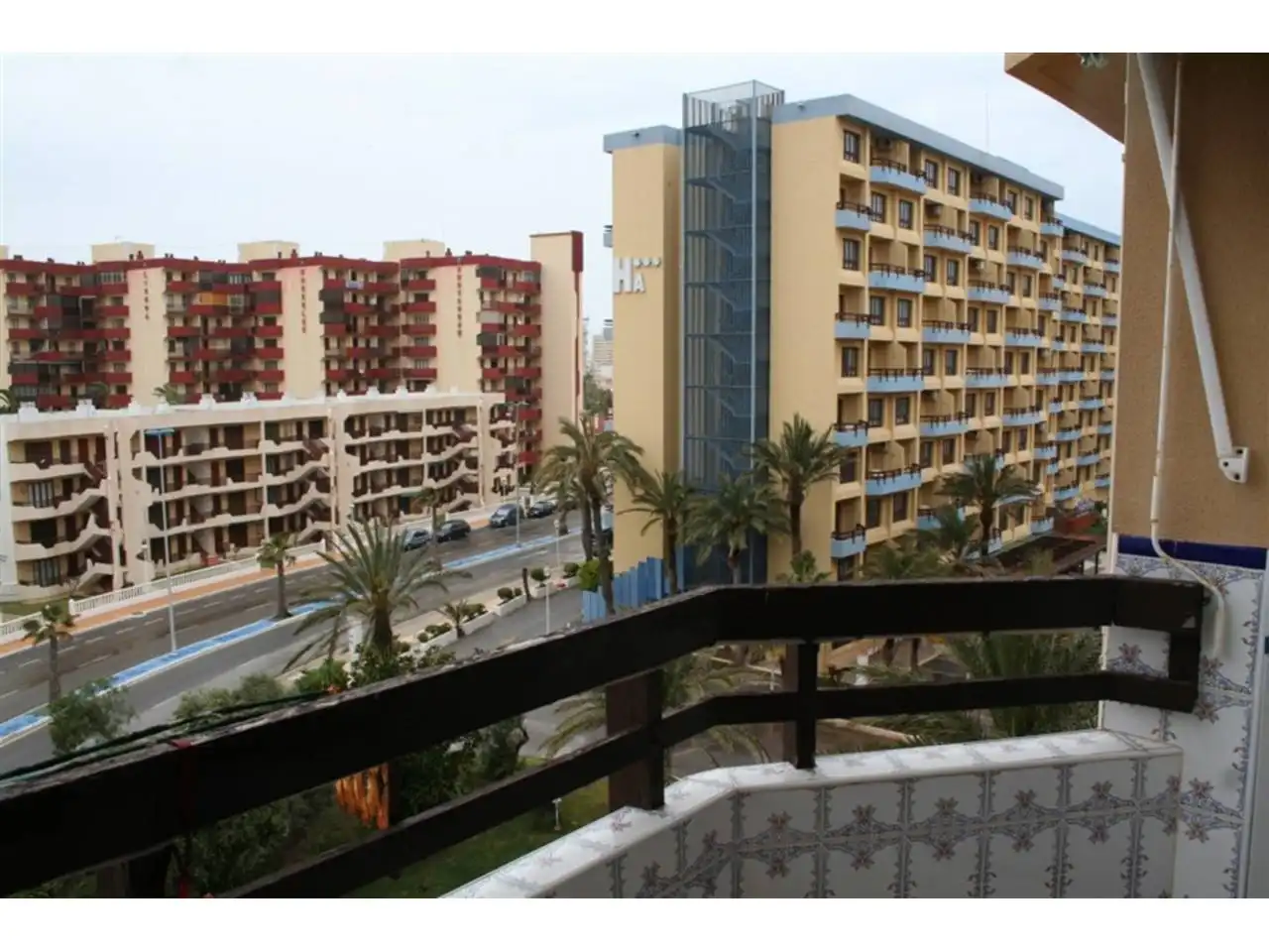 Vista exterior de Apartament en venda en La Manga del Mar Menor amb Aire condicionat, Terrassa i Moblat