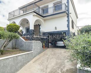 Vista exterior de Casa o xalet en venda en Sant Pere de Ribes amb Terrassa, Piscina i Balcó