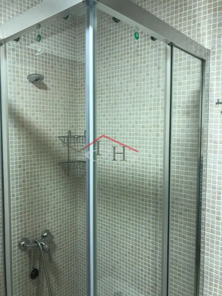 Badezimmer von Wohnungen zur Miete in León Capital  mit Heizung, Parkett und Abstellraum