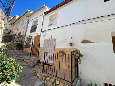 Country house for sale in Chella