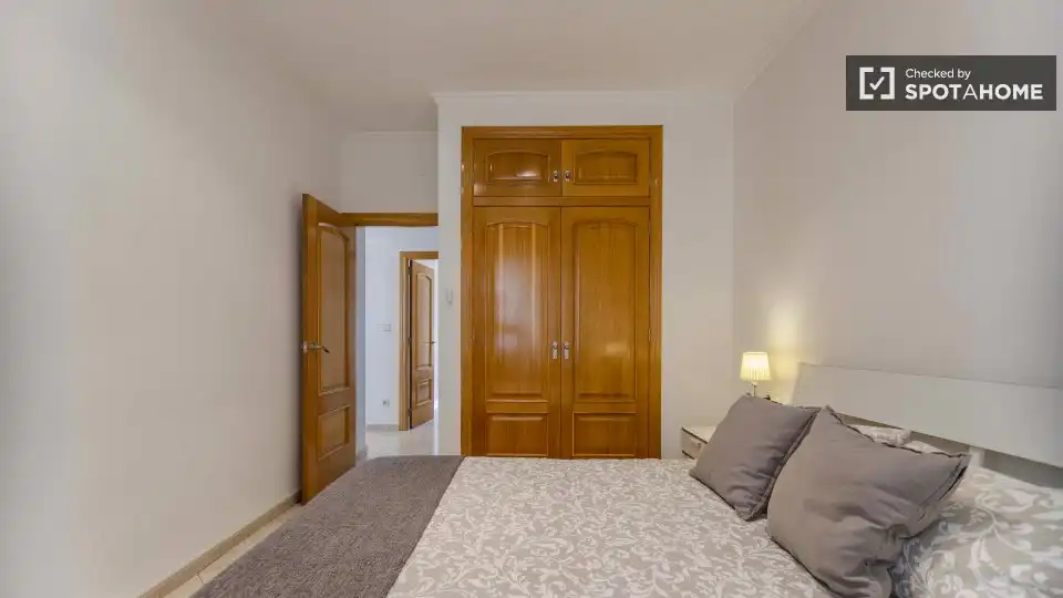 Habitación de Apartamento para compartir en Valencia con Aire acondicionado, Calefacción y Terraza