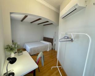 Dormitori de Casa o xalet per a compartir en  Sevilla Capital amb Aire condicionat i Balcó