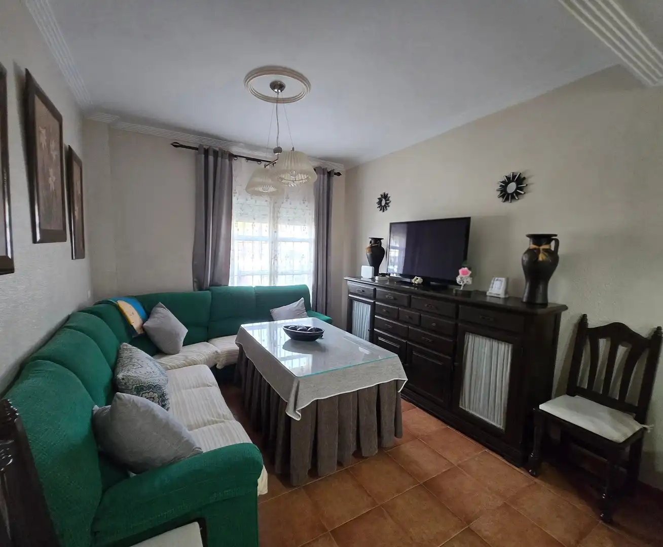 Sala d'estar de Casa adosada en venda en Dos Hermanas amb Terrassa