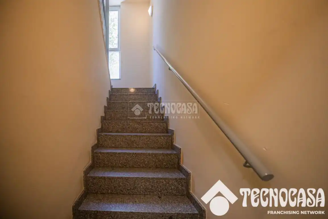 Wohnung zum Verkauf in Barcelona mit Klimaanlage, Abstellraum und Balkon