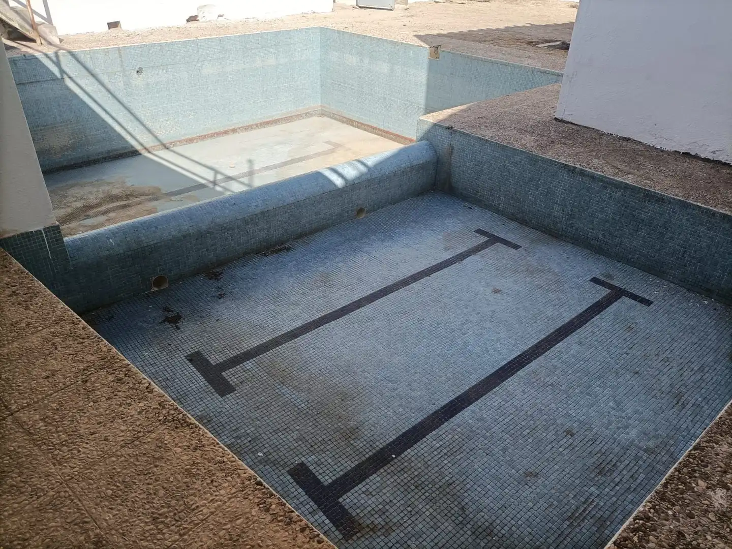 Piscina de Local de lloguer en Mascaraque amb Aire condicionat