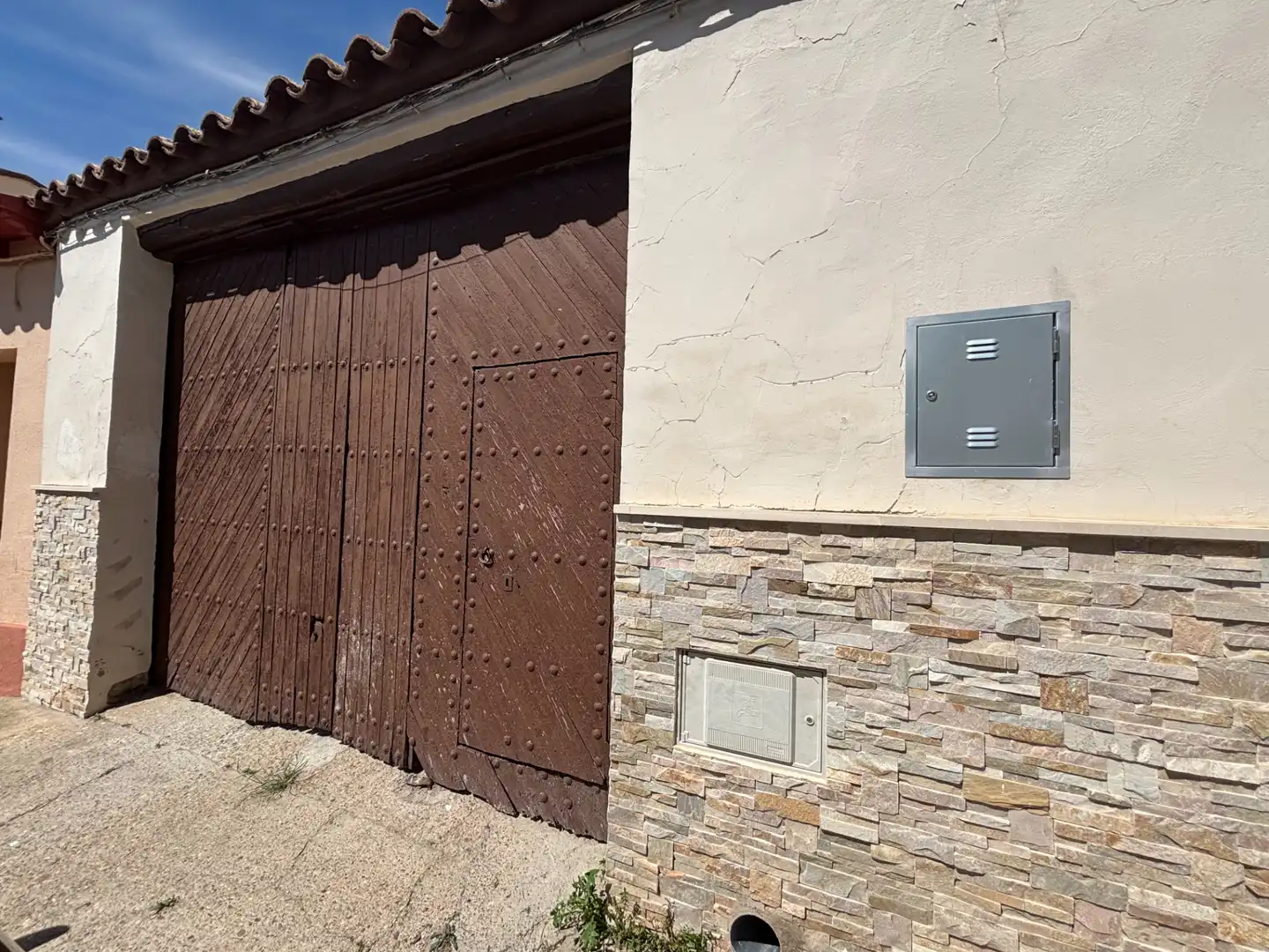 Vista exterior de Casa o xalet en venda en Monegrillo amb Jardí privat, Terrassa i Moblat