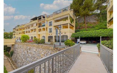 Außenansicht von Wohnung zum verkauf in Benahavís mit Terrasse und Balkon