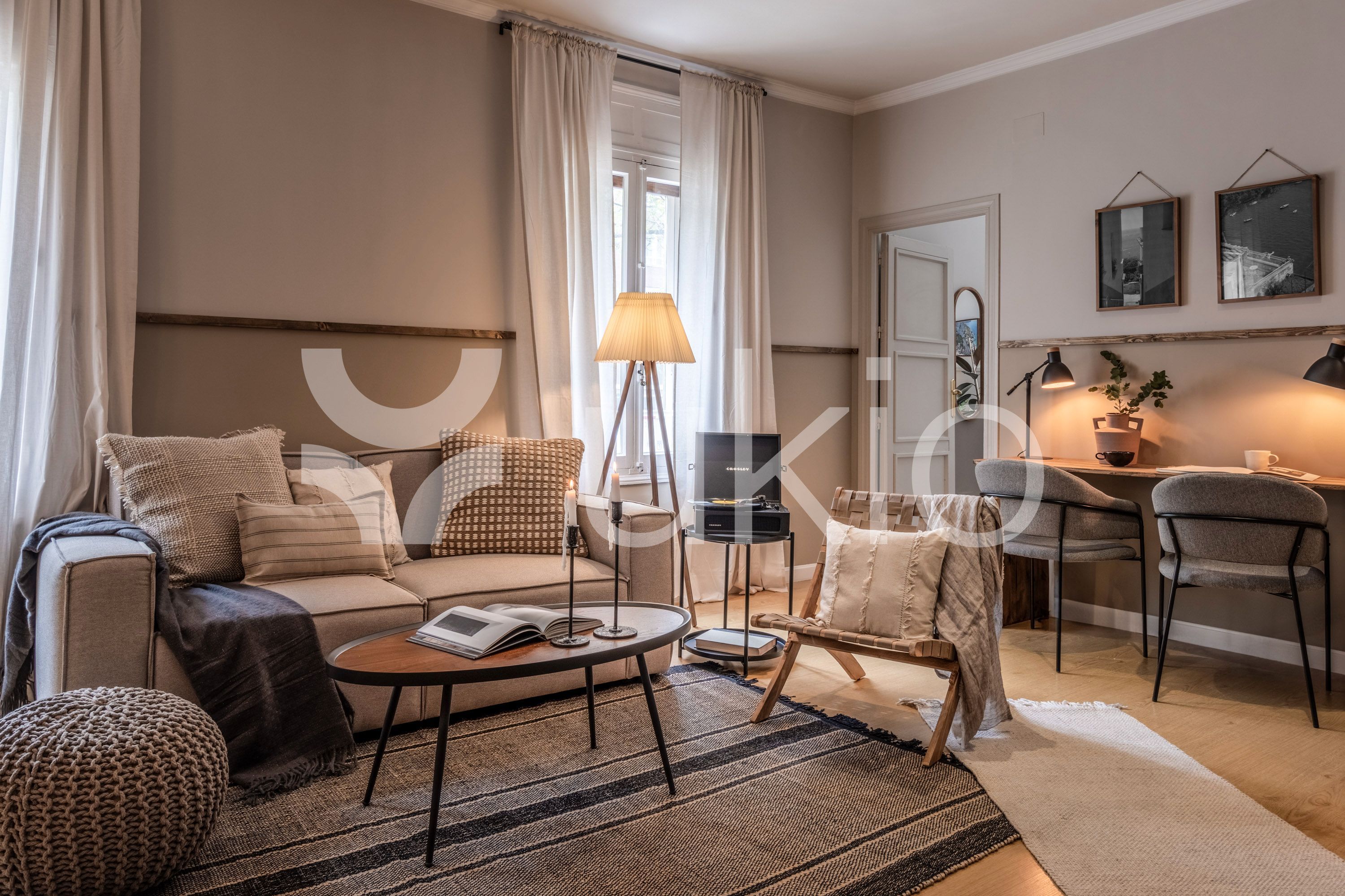 Sala d'estar de Apartament de lloguer en  Madrid Capital amb Aire condicionat, Calefacció i Moblat