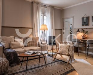 Sala d'estar de Apartament de lloguer en  Madrid Capital amb Aire condicionat