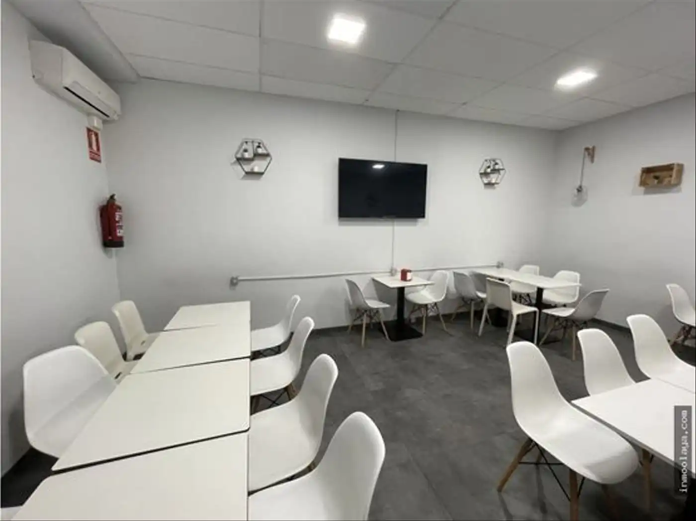 Business premises for transfer in Sants - Montjuïc, imagen 26