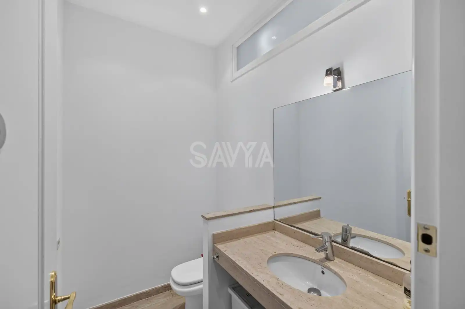 Baño de Piso en venta en Barcelona con Calefacción y Trastero