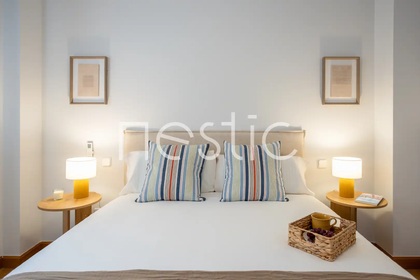 Dormitori de Apartament de lloguer en Madrid amb Aire condicionat, Calefacció i Moblat