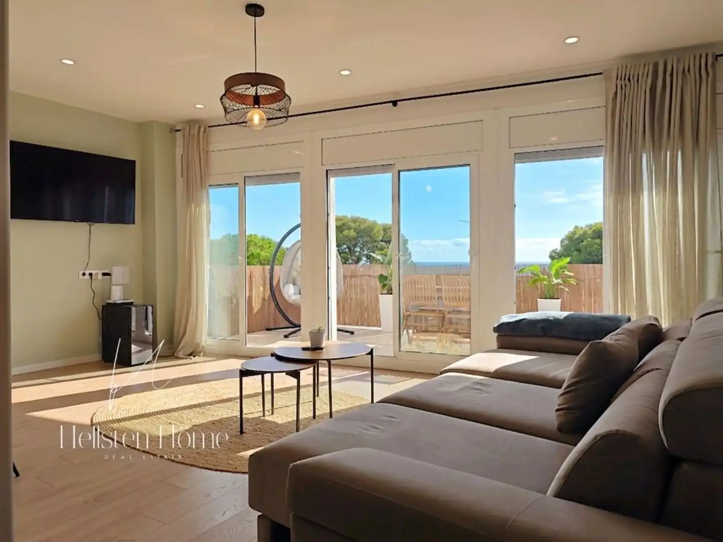 Sala d'estar de Casa o xalet en venda en Castelldefels amb Aire condicionat, Jardí privat i Terrassa
