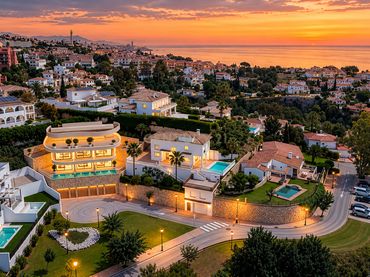 House with pool for sale in Calle los Madroños, Fuengirola, Spain