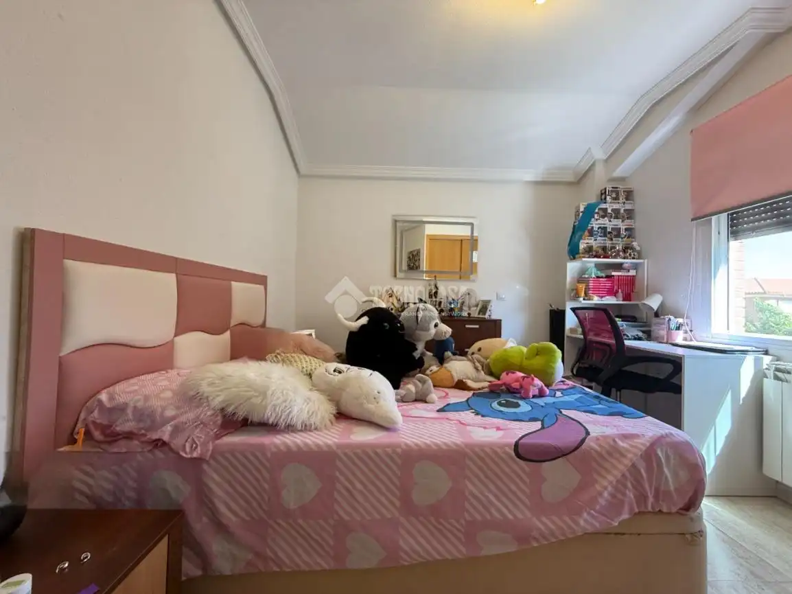 Habitación de Casa adosada en venta en Alovera con Aire acondicionado