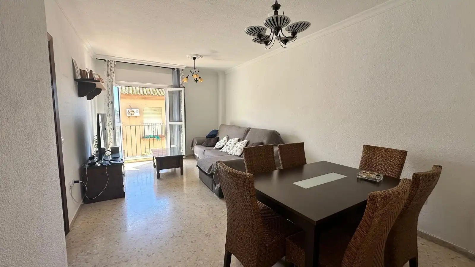 Sala de estar de Piso en venta en La Línea de la Concepción con Terraza y Balcón