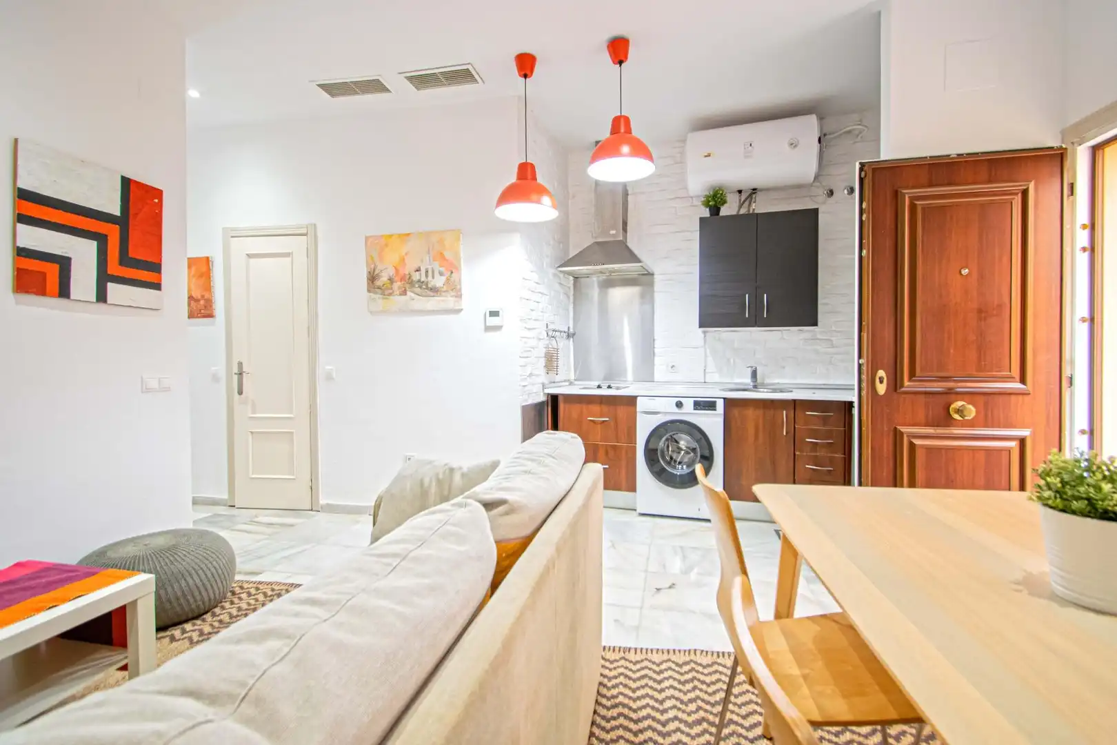Exterior view of Ground floor for sale in Sevilla  with Air Conditioner and Furnished