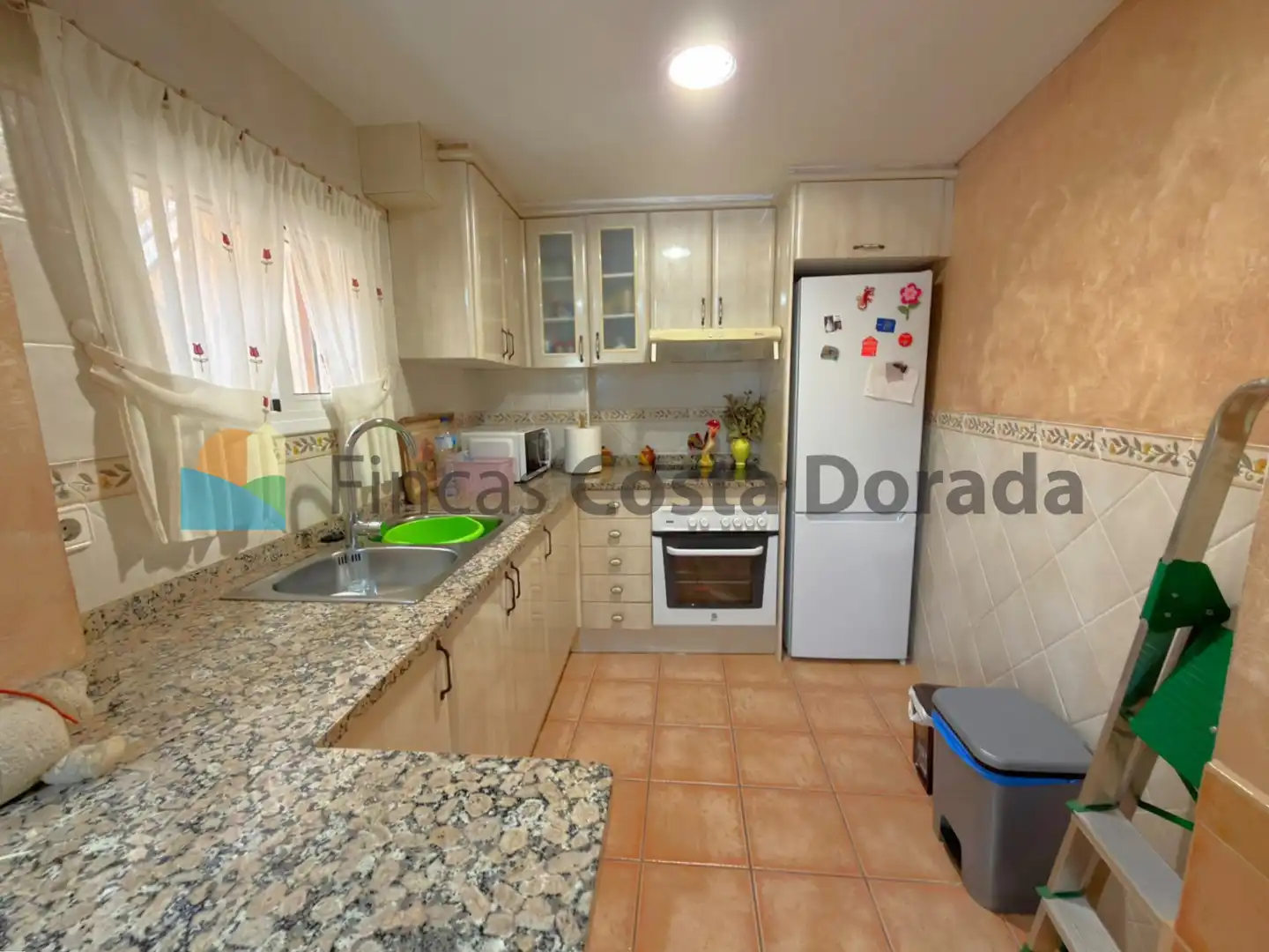 Cuina de Casa o xalet en venda en Cubelles amb Aire condicionat, Jardí privat i Terrassa