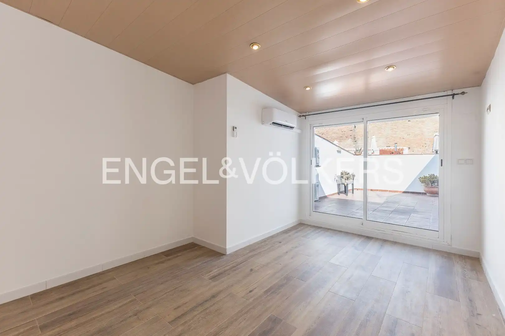 Sala d'estar de Casa adosada en venda en Barcelona amb Aire condicionat i Calefacció