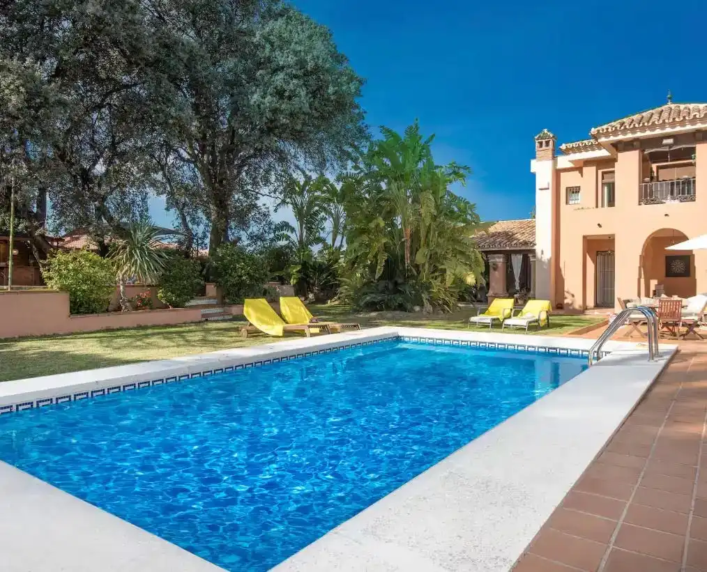 Piscina de Casa o xalet en venda en Alhaurín de la Torre amb Aire condicionat, Piscina i Balcó