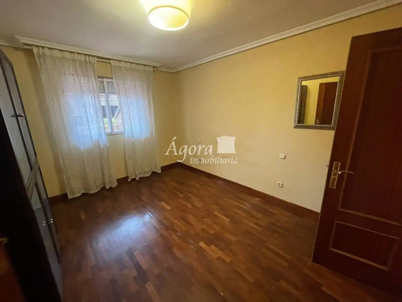 Habitación de Dúplex en venta en Valladolid con Calefacción, Parquet y Terraza
