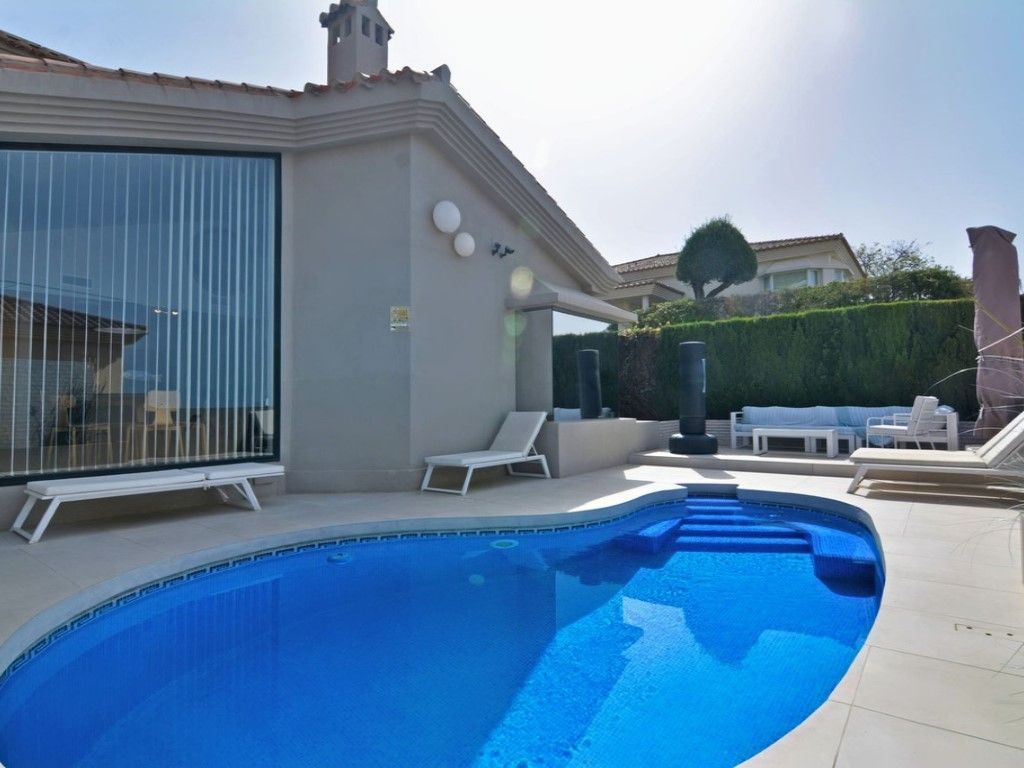 Piscina de Casa o xalet en venda en Benalmádena amb Aire condicionat, Terrassa i Piscina