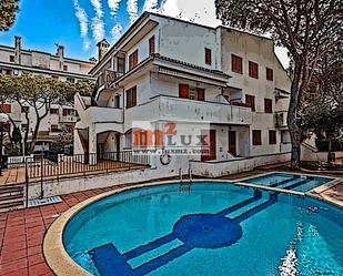 Vista exterior de Àtic en venda en Castell-Platja d'Aro amb Calefacció, Piscina i Moblat