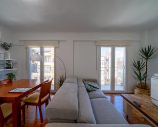 Sala d'estar de Apartament de lloguer en Alicante / Alacant amb Aire condicionat i Balcó
