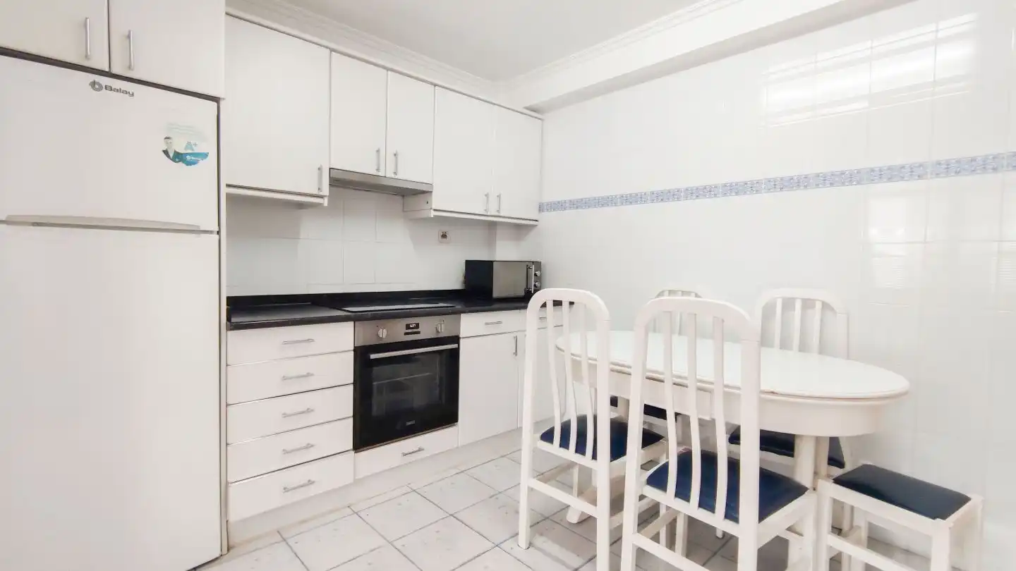 Cuina de Apartament de lloguer en Donostia - San Sebastián  amb Calefacció i Balcó
