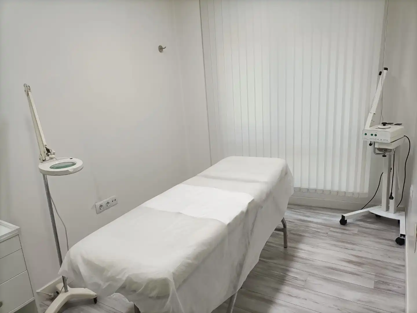 Schlafzimmer von Geschaftsraum zur Miete in Camargo mit Klimaanlage