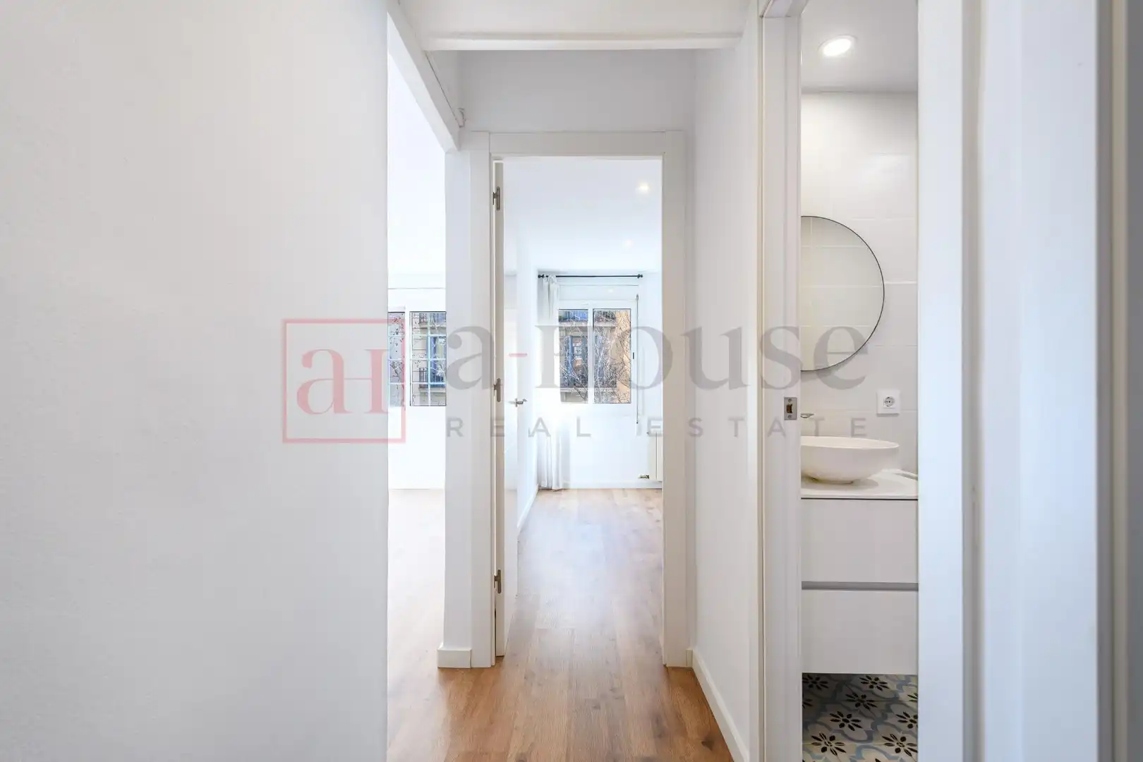 Flat for sale in Barcelona  with Air Conditioner, Heating and Private garden