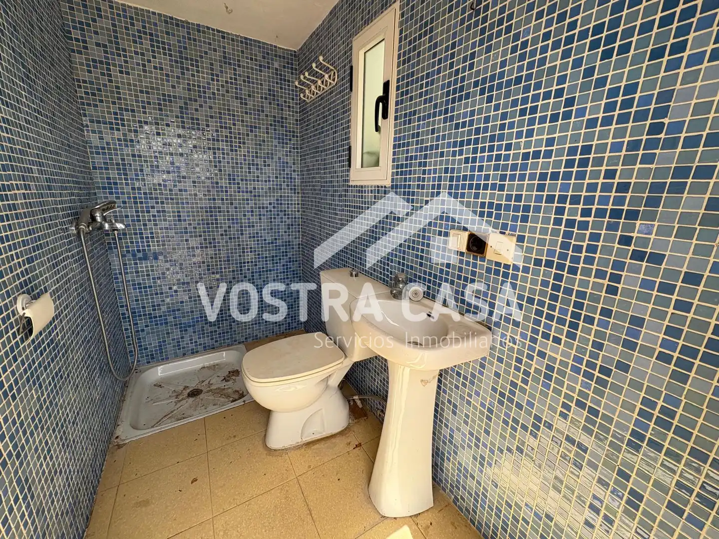 Bathroom of Flat for sale in Chiva  with Alarm