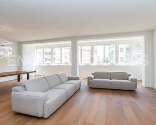Living room of Apartment to rent in  Barcelona Capital  with Air Conditioner, Terrace and Swimming Pool