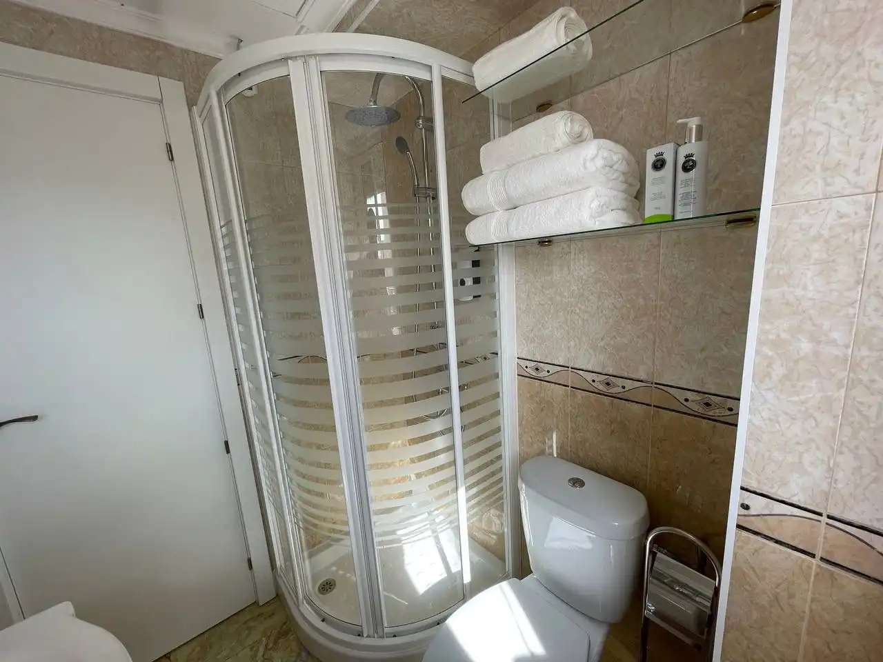 Baño de Estudio en venta en Torremolinos con Aire acondicionado, Calefacción y Piscina comunitaria