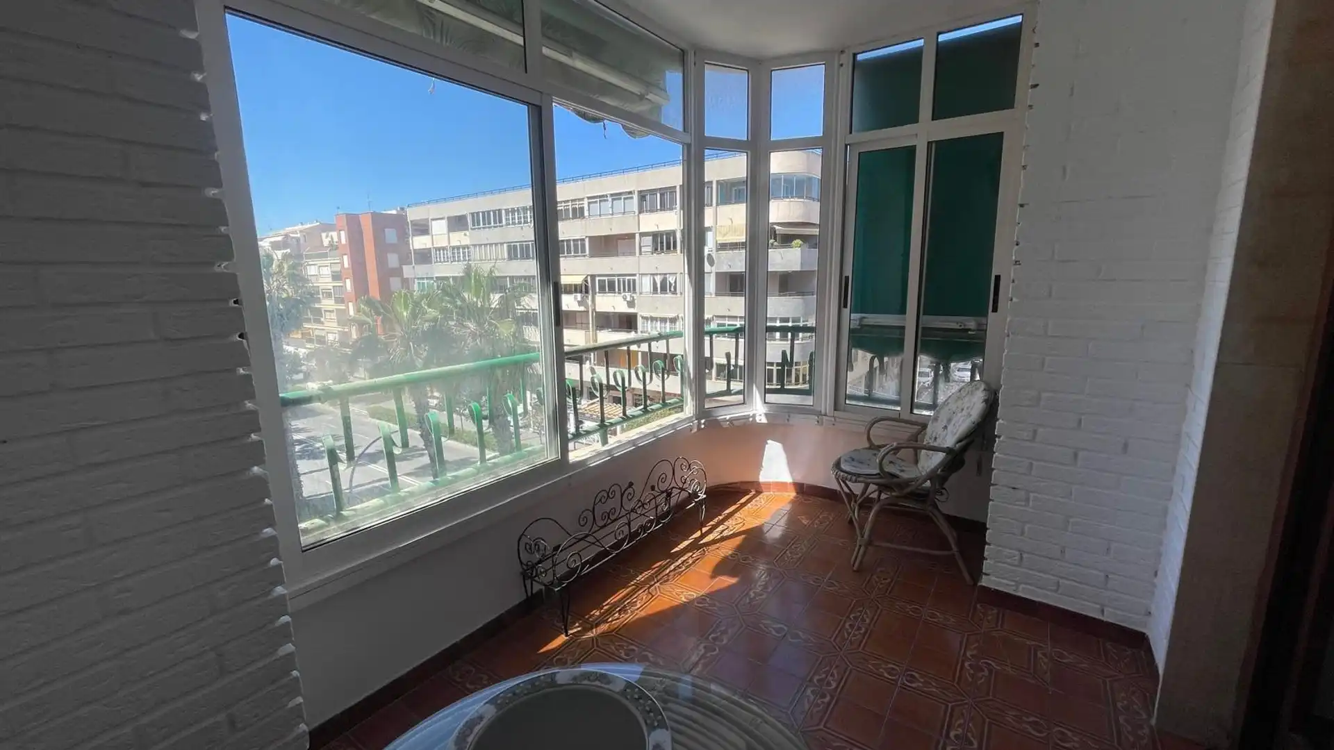 Vista exterior de Apartament en venda en Torrevieja amb Terrassa, Moblat i Balcó