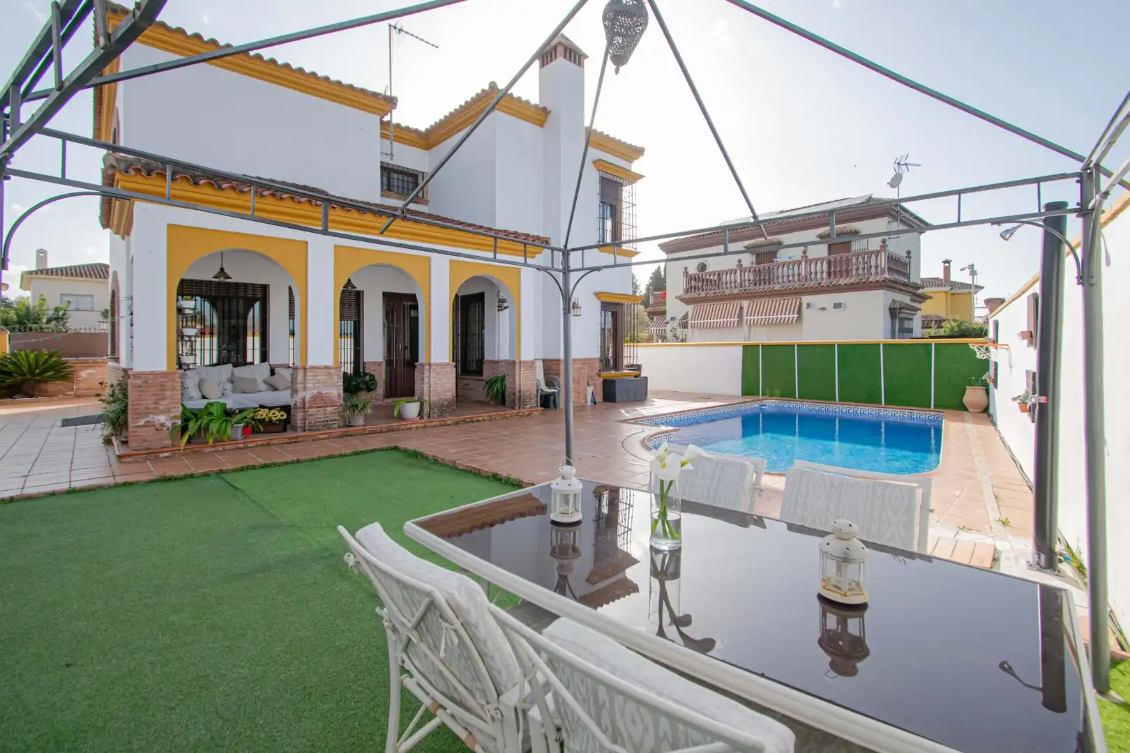 Jardí de Casa o xalet en venda en Alcalá de Guadaira amb Aire condicionat, Jardí privat i Piscina