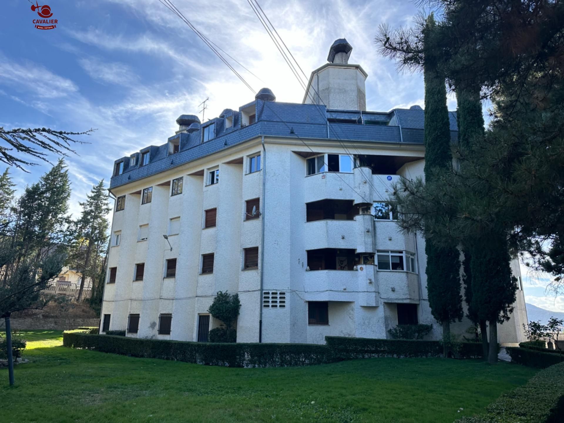 Vista exterior de Pis en venda en El Espinar amb Calefacció, Jardí privat i Terrassa