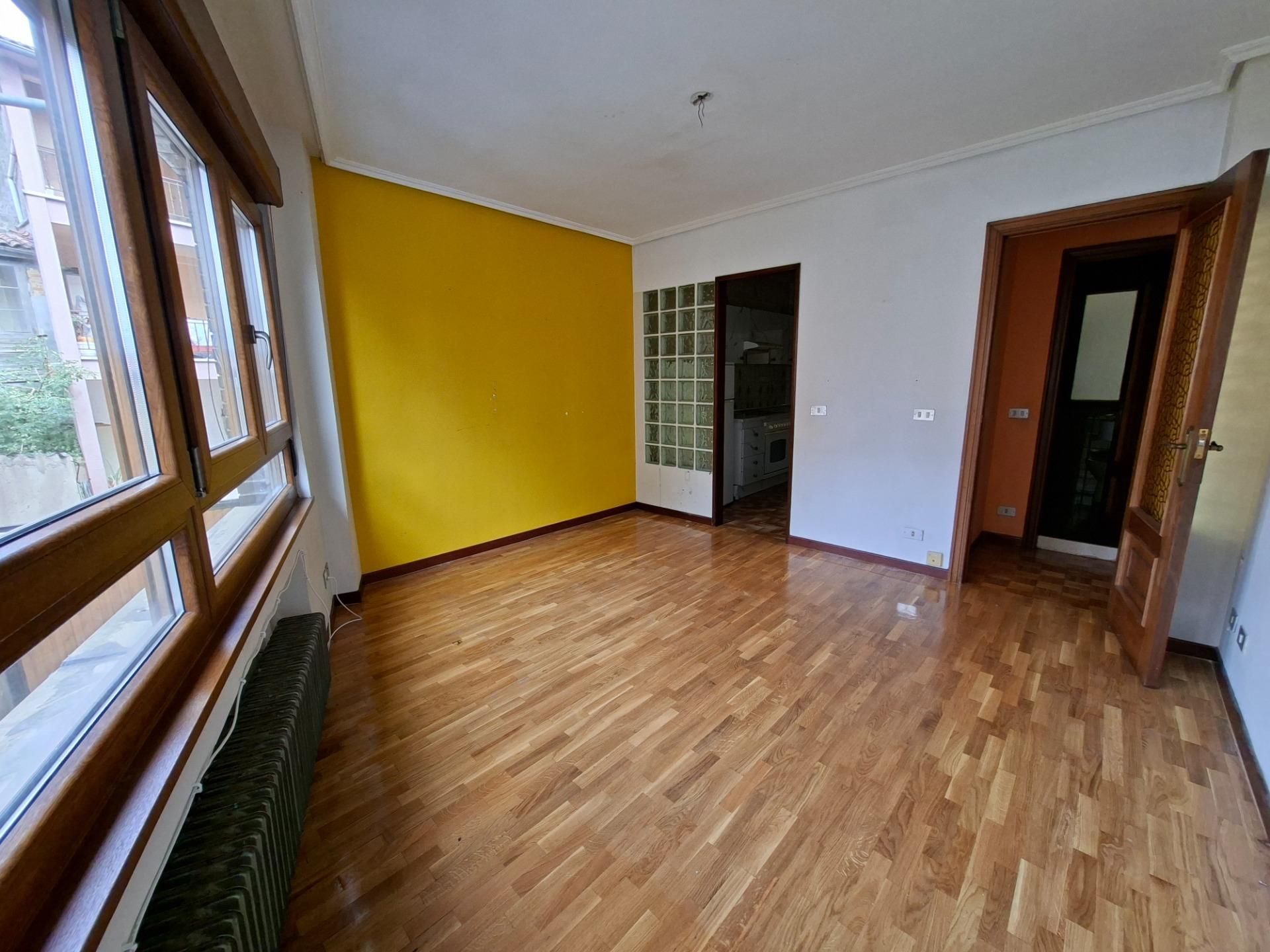 Sala d'estar de Pis en venda en Noreña amb Traster