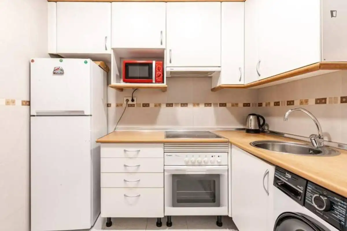 Cuina de Casa o xalet de lloguer en Madrid amb Moblat, Forn i Rentadora