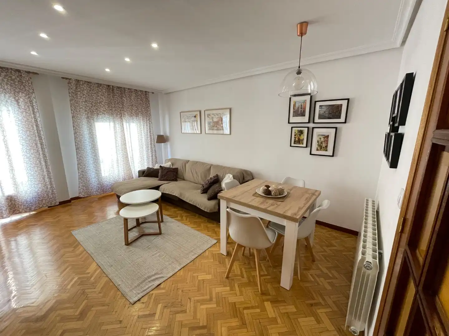Sala de estar de Piso de alquiler en Cuenca con Calefacción, Parquet y Terraza