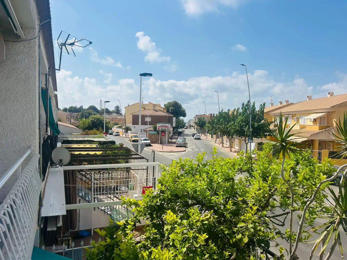 Vista exterior de Casa o xalet en venda en San Pedro del Pinatar amb Balcó