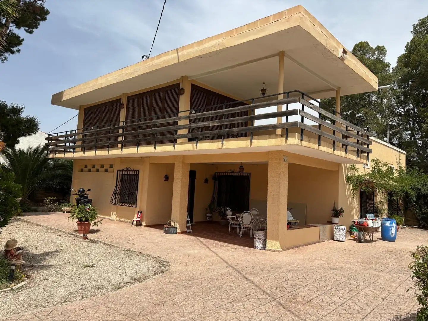 Vista exterior de Casa o xalet en venda en Elda amb Aire condicionat, Calefacció i Jardí privat
