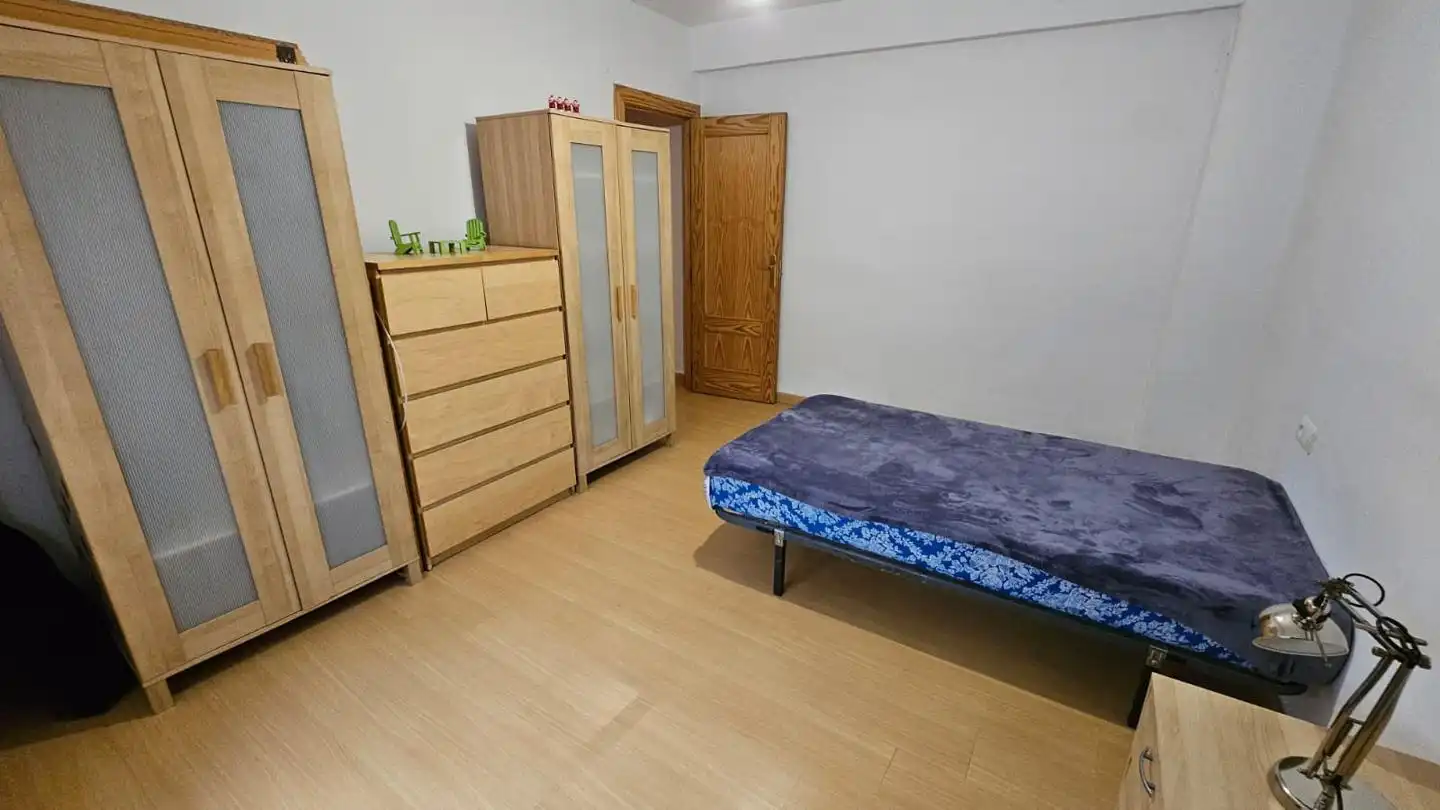 Schlafzimmer von Wohnung zum Verkauf in Granada mit Möbliert